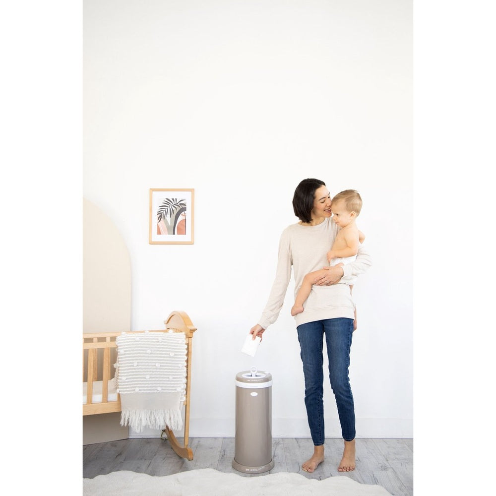 Ubbi Luieremmer – Taupe | Geurloos, metaal, stijlvol en zonder navulcassettes