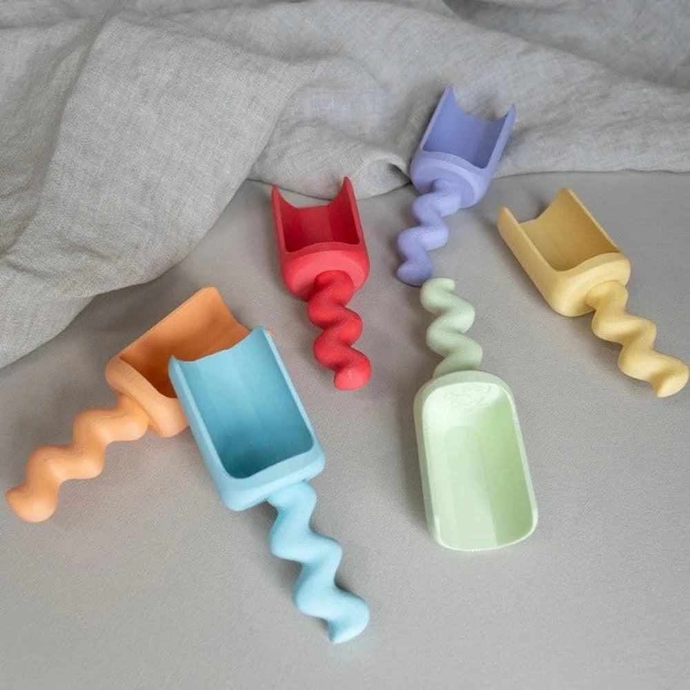 Petite pelle de jeu Grennn 'wave' vert pastel