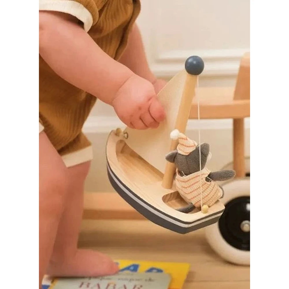 Chat dans un bateau