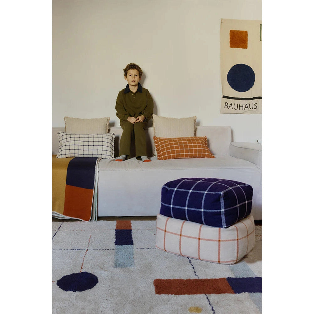 Lorena Canals pouf Geo Block bleu marine
