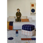 Lorena Canals pouf Geo Block bleu marine