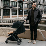 Uppababy Minu V3 Compact Stroller Dillan Stone Blue Carbon Frame Met Zandbruin Leer