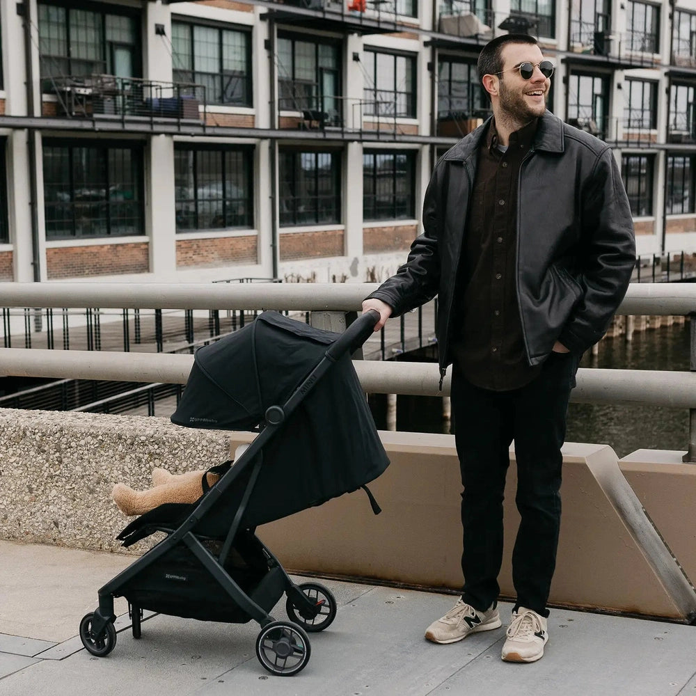 Uppababy Minu V3 Compact Stroller Greyson Charcoal Mélange Carbon Frame Met Bruin Leer