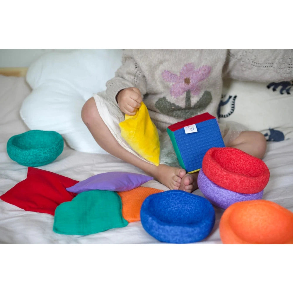 Pit&Play Sachets sensoriels arc-en-ciel + foulard de jeu en coton offert, taille moyenne, Fade Rainbow