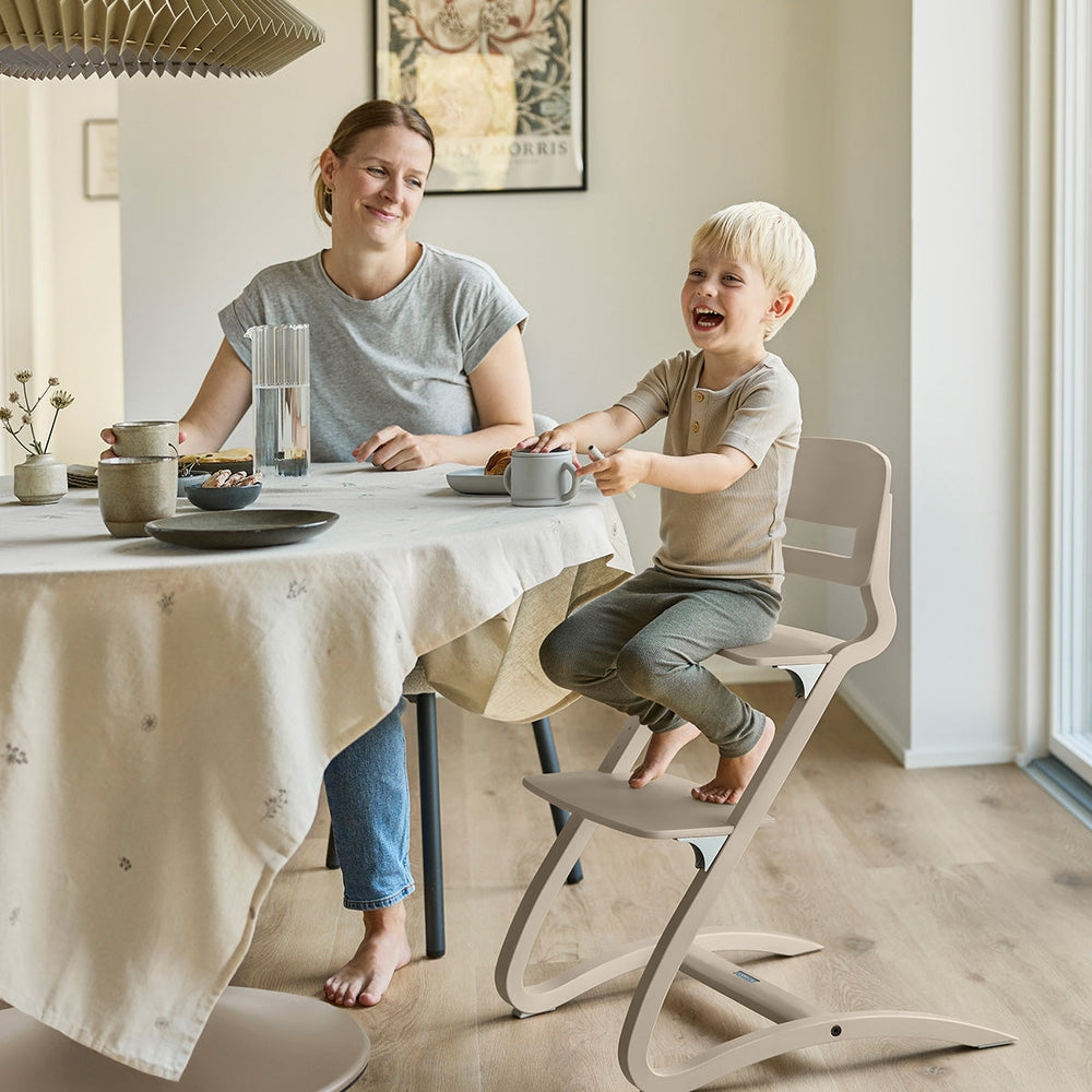 Leander Louie Eetstoel - Meegroeiende Kinderstoel - Cappuccino